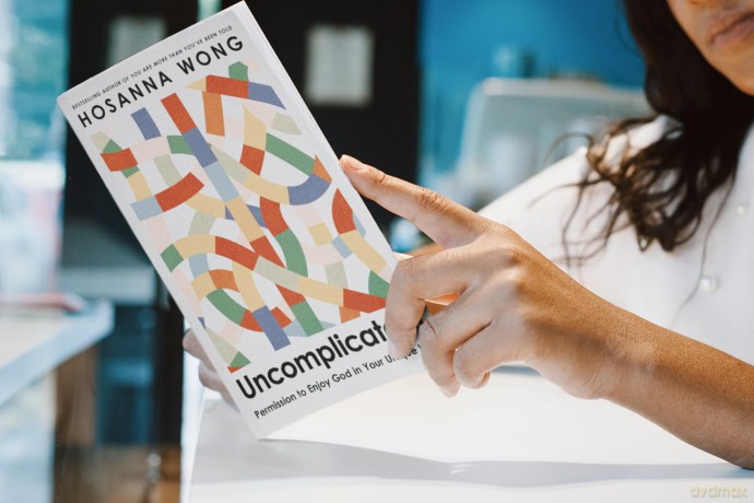 Uncomplicate It: Permission to Enjoy God in Your Unique Way - Hosanna Wong [KSIĄŻKA]