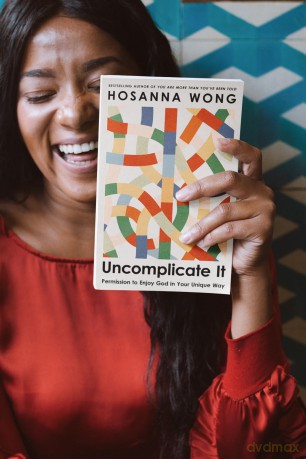 Uncomplicate It: Permission to Enjoy God in Your Unique Way - Hosanna Wong [KSIĄŻKA]