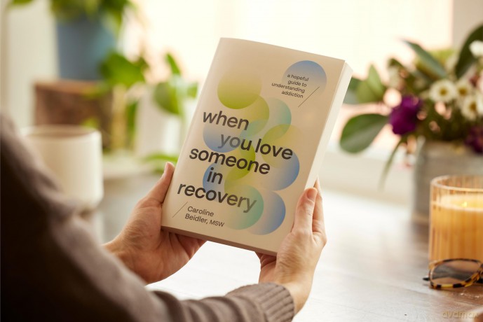 When You Love Someone in Recovery: A Hopeful Guide to Understanding Addiction - Caroline Beidler [KSIĄŻKA]
