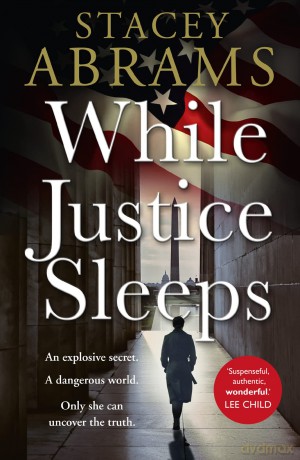 While Justice Sleeps: the number 1 New York Times bestseller: a gripping new thriller that will keep you up all night! - Stacey Abrams [KSIĄŻKA]