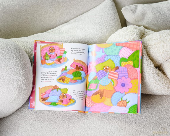 Winnie's Pile of Pillows: Making Room for the Things You Love Most - White Dana [KSIĄŻKA]