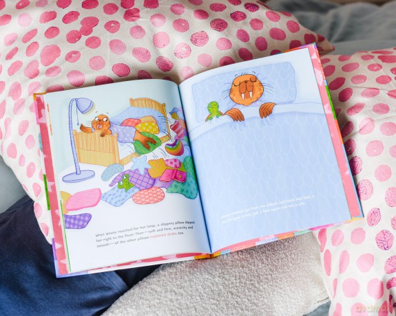 Winnie's Pile of Pillows: Making Room for the Things You Love Most - White Dana [KSIĄŻKA]
