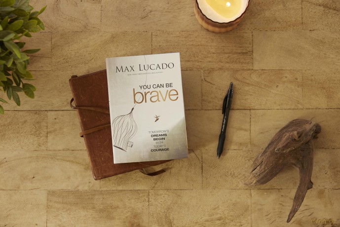 You Can Be Brave: Tomorrow's Dream Begins with Today's Courage - The Perfect Christian Graduation Gift to Celebrate Your Grad - Lucado Max [KSIĄŻKA]