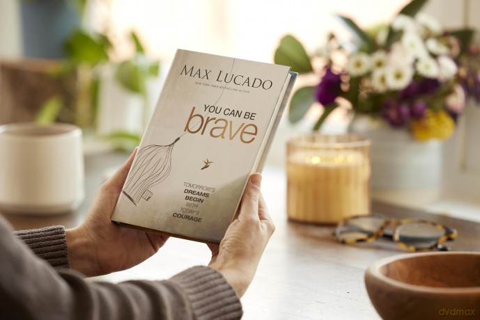 You Can Be Brave: Tomorrow's Dream Begins with Today's Courage - The Perfect Christian Graduation Gift to Celebrate Your Grad - Lucado Max [KSIĄŻKA]