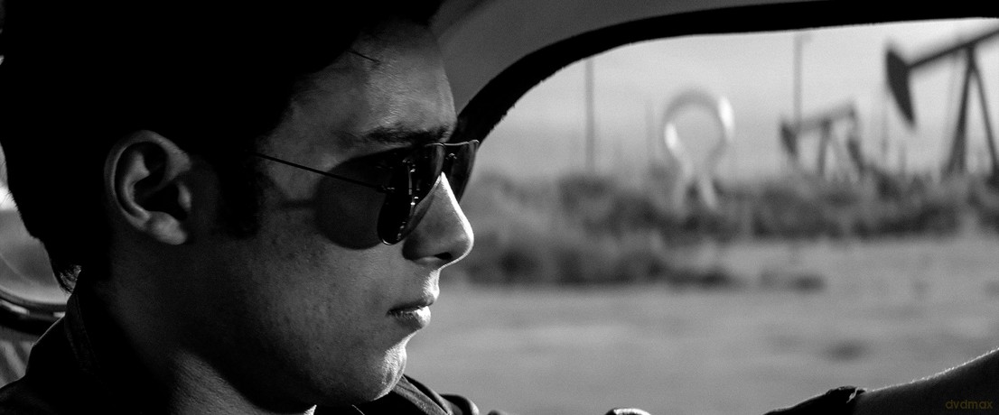 A Girl Walks Home Alone At Night [DVD]