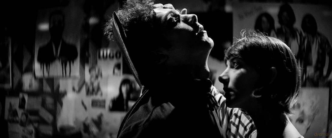 A Girl Walks Home Alone At Night [DVD]