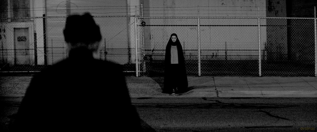 A Girl Walks Home Alone At Night [DVD]