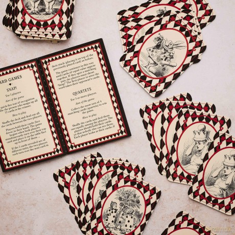 Alice in Wonderland A Card and Trivia Game [KSIĄŻKA]