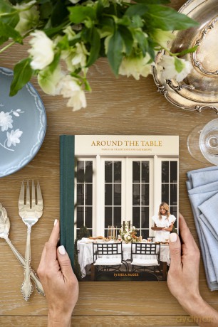 Around Table Hb [KSIĄŻKA]