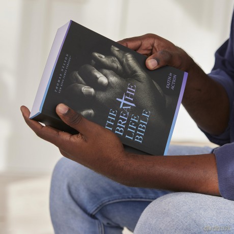 Breathe Life Holy Bible F [KSIĄŻKA]