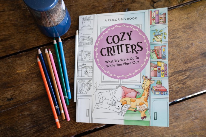 Cozy Critters Coloring Book [KSIĄŻKA]