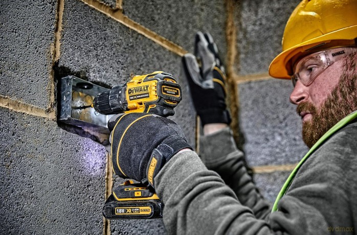 Werkzeuge: DeWALT Akku-Bohrschrauber - DCD708D2T-QW