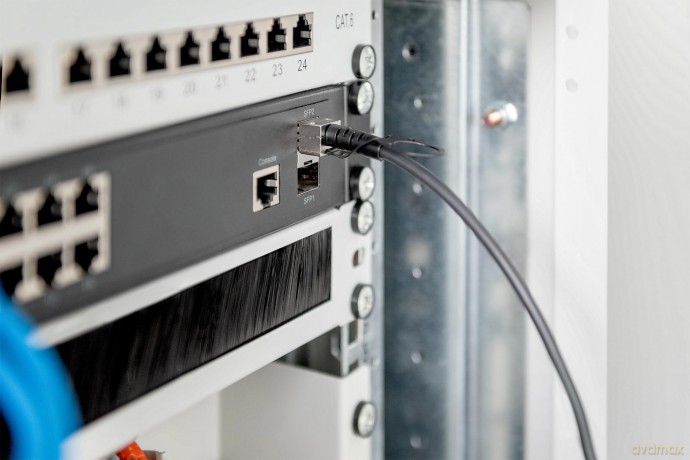 DIGITUS Kabel SFP+ 10G DAC 2.0m schwar