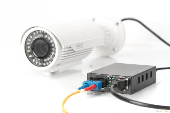 DIGITUS Konverter Gigabit PoE Singlem.Me