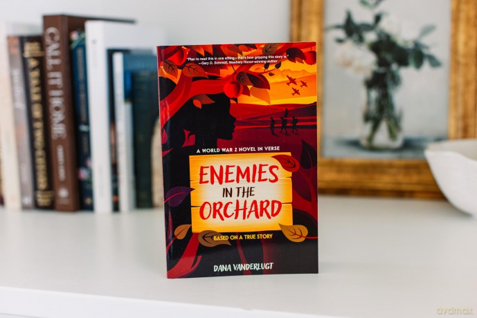 Enemies In Orchard [KSIĄŻKA]