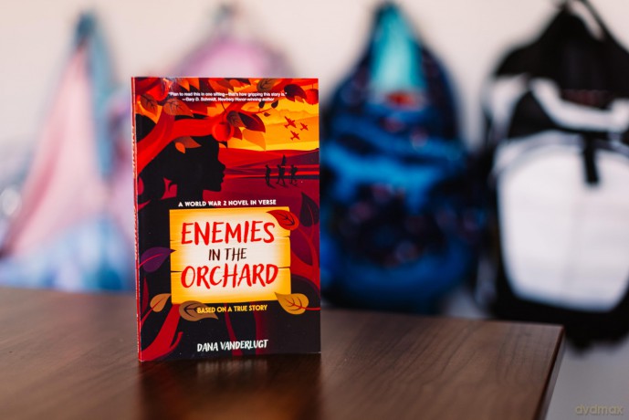 Enemies In Orchard [KSIĄŻKA]