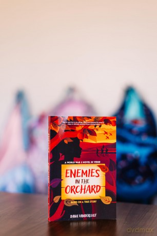 Enemies In Orchard [KSIĄŻKA]