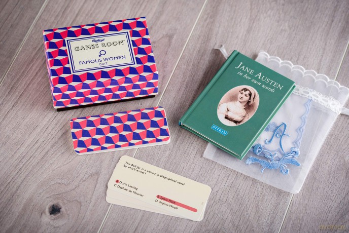 Famous Women Trivia [KSIĄŻKA]