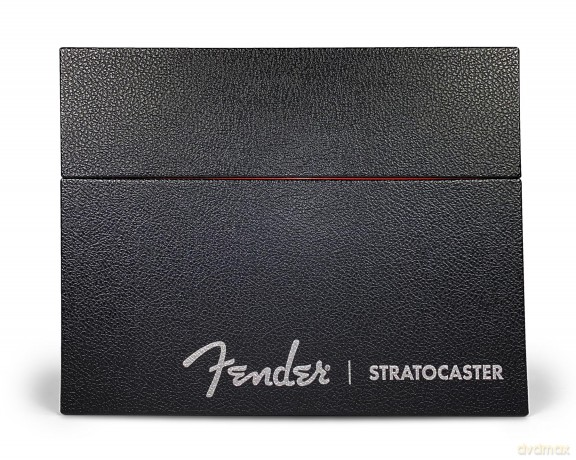 Fender Stratocaster 70 Years Deluxe Box Edition [KSIĄŻKA]
