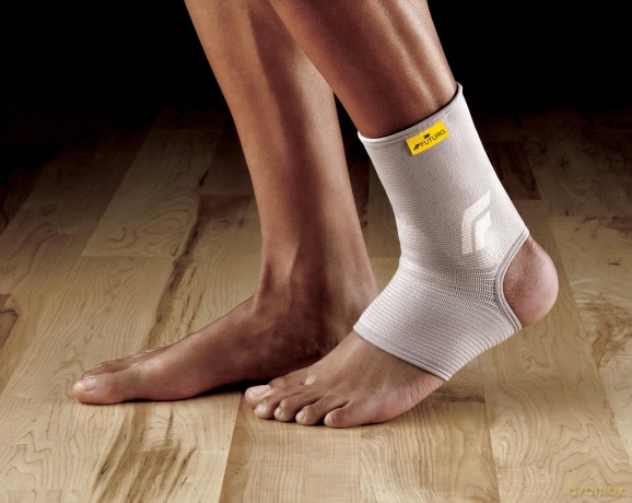 FUTUROâ˘ Sprunggelenkbandage Comfort Lift