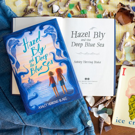 Hazel Bly and the Deep Blue Sea [KSIĄŻKA]