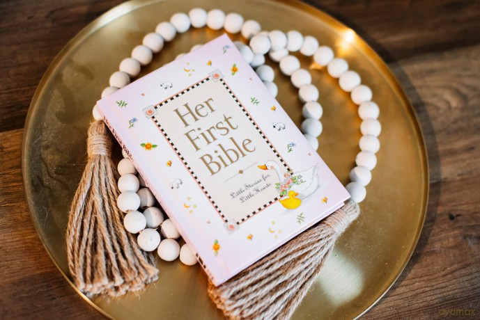 Her First Bible Hb [KSIĄŻKA]