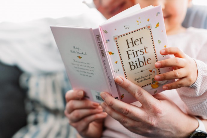 Her First Bible Hb [KSIĄŻKA]