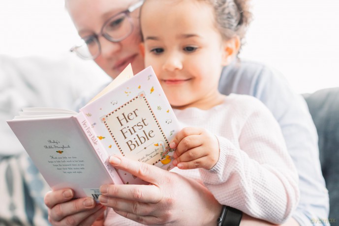 Her First Bible Hb [KSIĄŻKA]