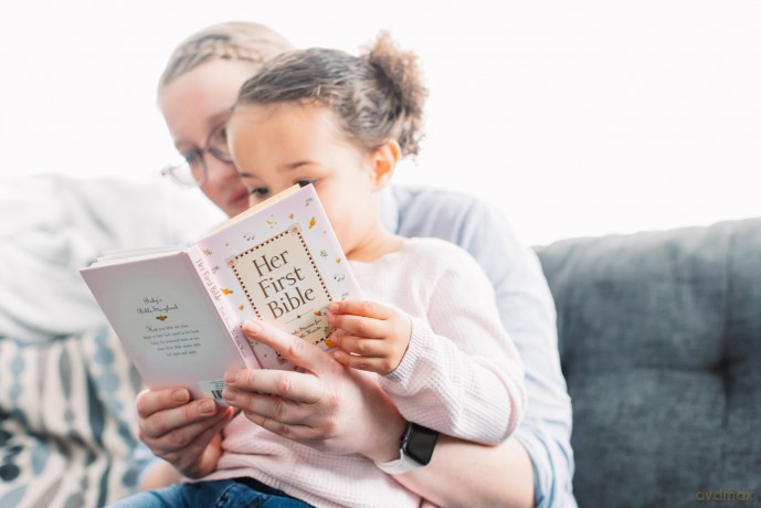 Her First Bible Hb [KSIĄŻKA]