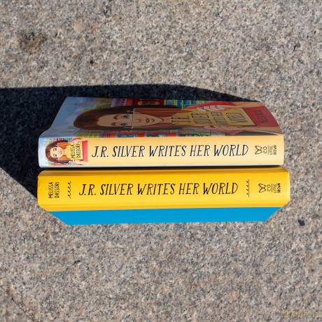 J.R. Silver Writes Her World [KSIĄŻKA]