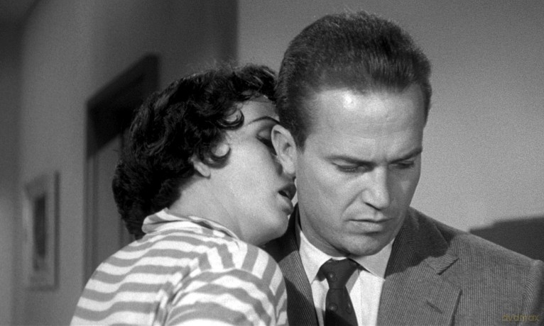 Kiss Me Deadly [DVD]