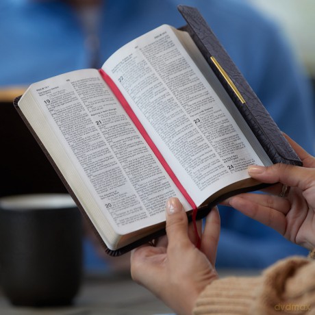 Kjv Checkbook Bible Comp Hb [KSIĄŻKA]