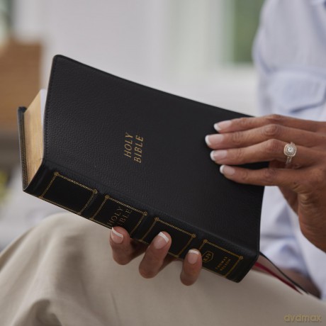Kjv Compact Centercolumn Lth [KSIĄŻKA]