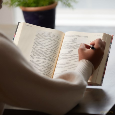 Kjv Journal Word Bible L Hb [KSIĄŻKA]