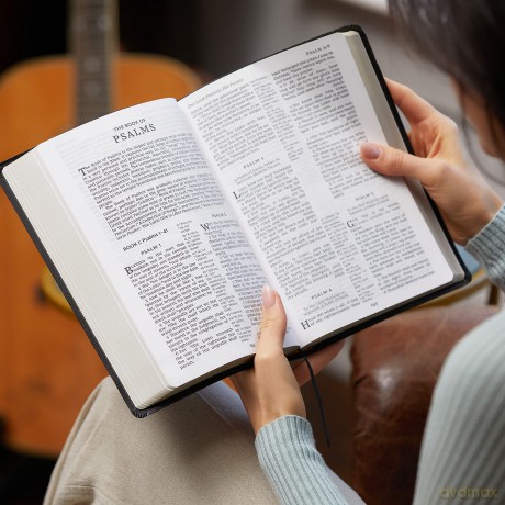 Kjv Reference Bible Cent Lth [KSIĄŻKA]