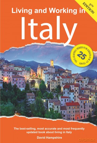 Living and working in Italy [KSIĄŻKA]