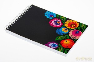 Duży folk notes w kwiatowe wzory wycinanek łowickich na brzegu - czarny