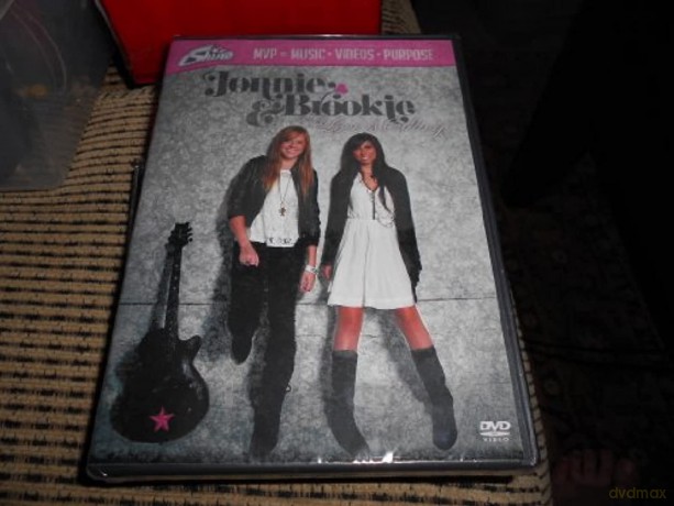 Jonnie And Brookie: Love Is Calling