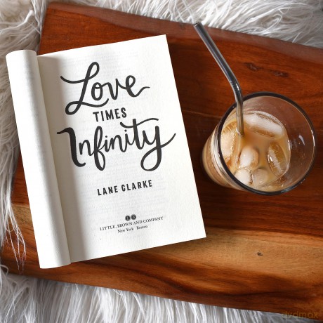Love Times Infinity [KSIĄŻKA]