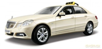 MAISTO MercedesBenz EClass 4Door Taxi
