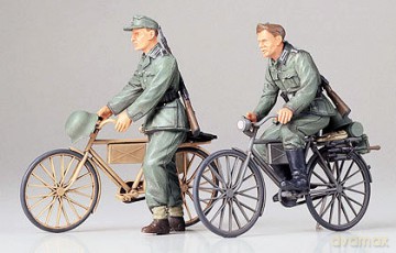 TAMIYA German Soldiers with Bicycles