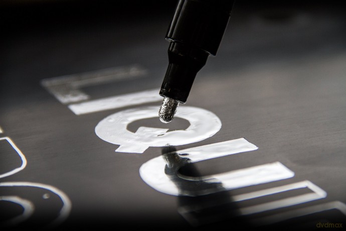 Molotow: MOLOTOW LIQUID CHROMEâ˘ Calligraphy Acryl