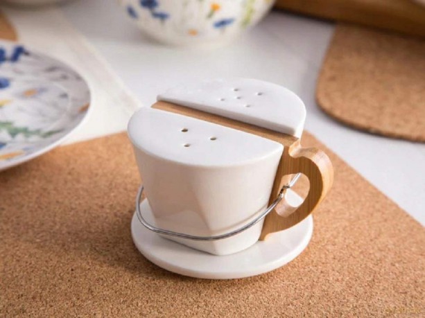 Regular Solniczka I Pieprzniczka Porcelanowa z Bambusowym Uchwytem