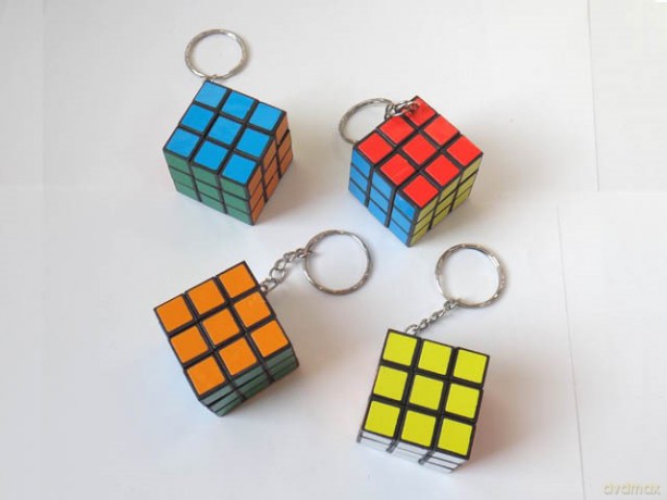 Brelok kostka 3x3x3cm 12szt/opak