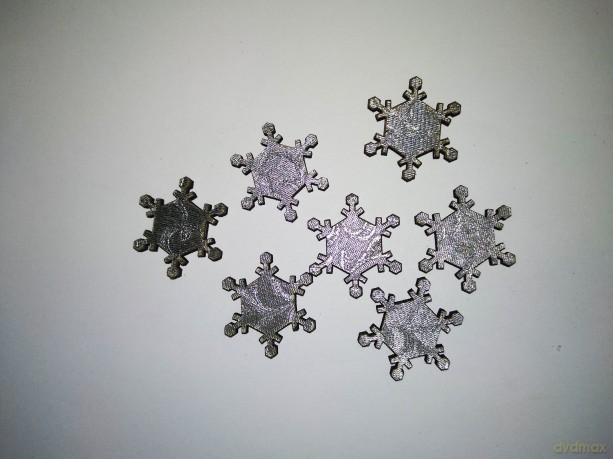 Gwiazdki na przylepcu srebrna śr.2,5cm