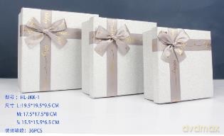 Zestaw pudełek (S:15.5x15.5x6.5cm, M:17.5x17.5x8cm, L:19.5x19.5x9.5cm) 3 szt.