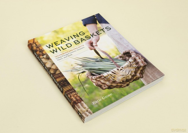 Weaving Wild Baskets: Techniques and Projects Using Foraged Leaves, Grasses, Vines, and Bark - Katie Grove [KSIĄŻKA]