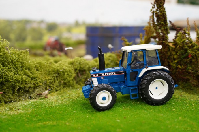 Britain's - Ford 8210 1:32