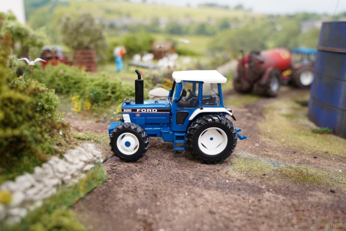 Britain's - Ford 8210 1:32