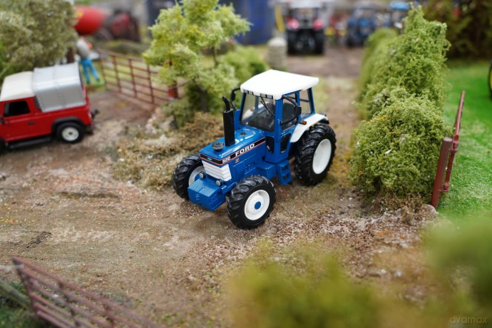 Britain's - Ford 8210 1:32